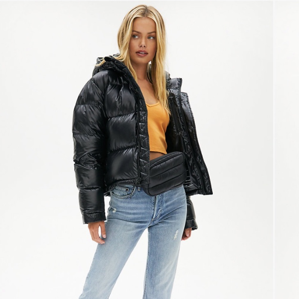 Aritzia Super Puff Shorty